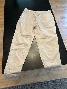 Vuori Straight-Leg Drawstring Pants in Light Beige